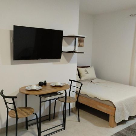Apartamento Iris Ivanica Exterior foto